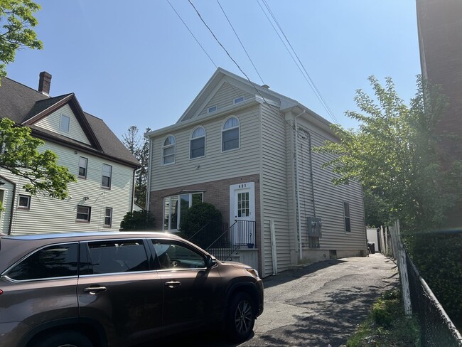 Building Photo - 491 Central St