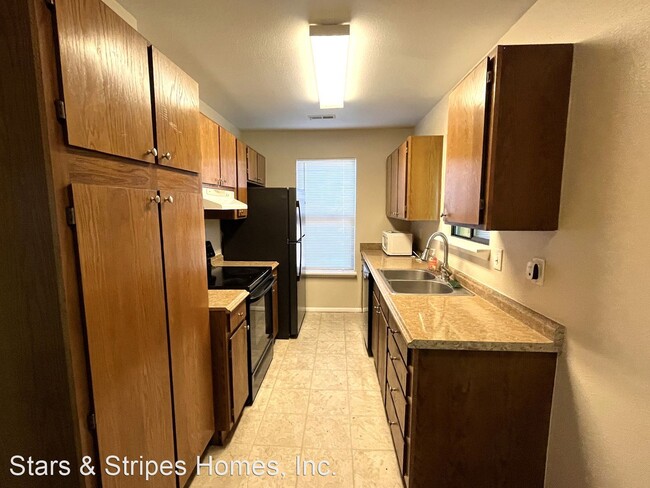 Building Photo - 1 br, 1 bath House - 2235 S. Buckley Road ...