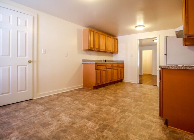 Foto del edificio - 729 Winchester Ave