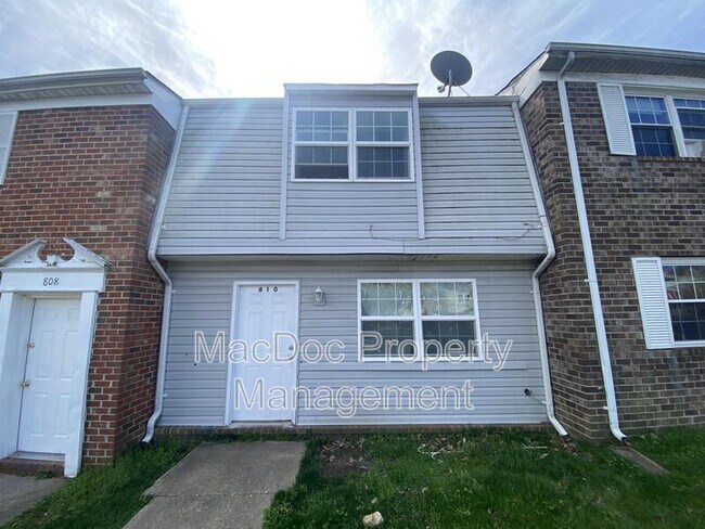 Building Photo - 810 Bellows Ave