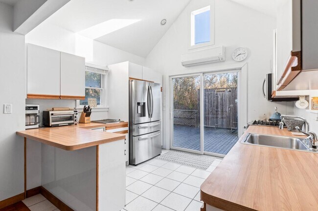 Building Photo - 38 Homesite Ave