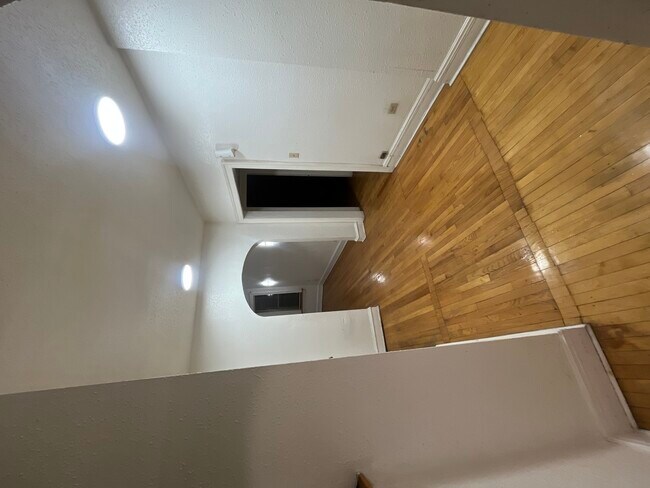 Building Photo - 2408 E 77th St