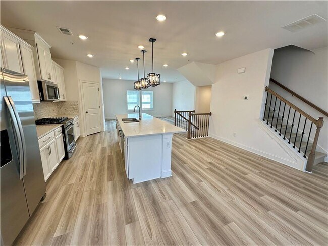Building Photo - 6110 Ogeechee Rd SE