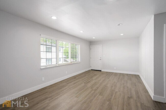 Building Photo - 909 Briarcliff Rd NE
