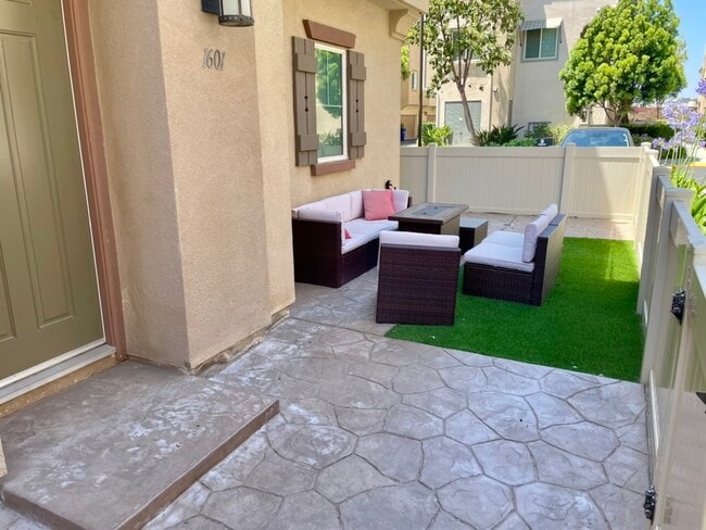 Foto del edificio - 1601 Santa Carolina