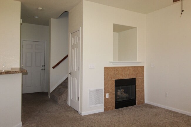 Building Photo - Very nice Townhome in Rigden Farm