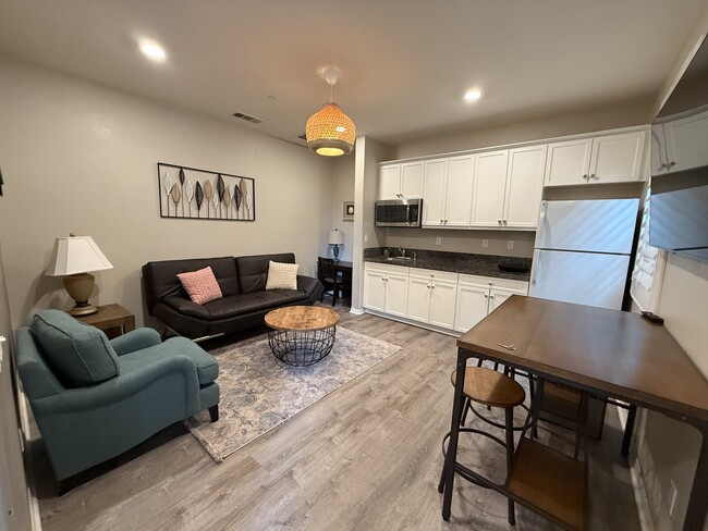Foto del edificio - 15495 Fennel Pl
