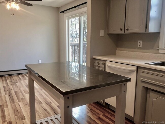 Building Photo - 14 Topstone Dr