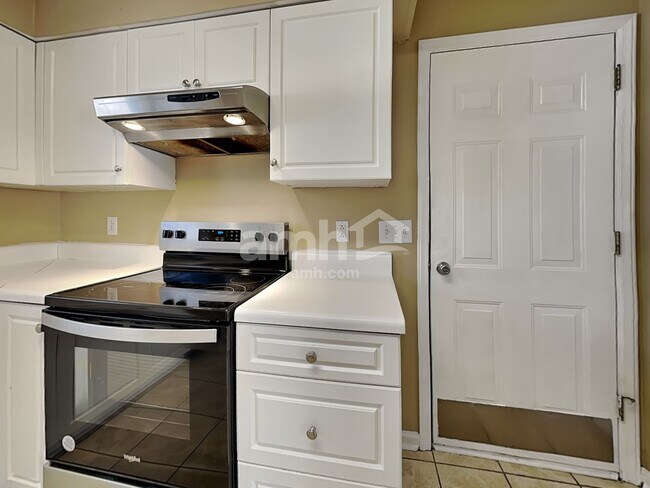 Foto del edificio - 5521 Cornerstaff Dr
