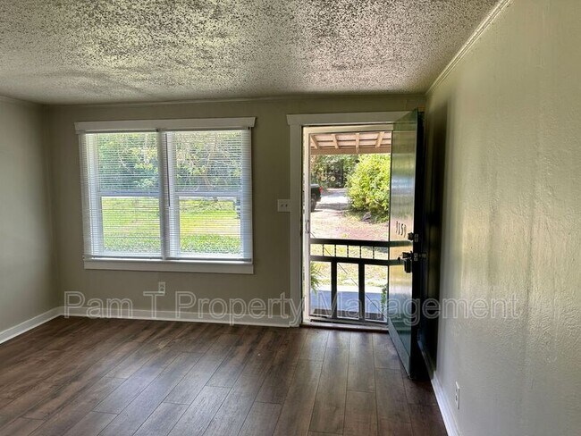 Foto del edificio - 9159 Ferguson Ave