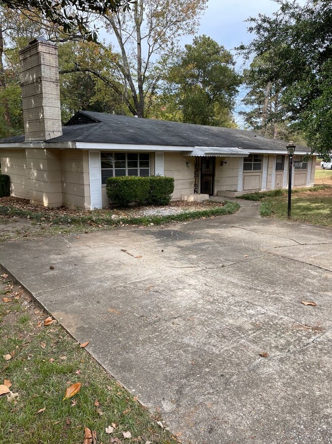 Building Photo - 1216 Karen Rd