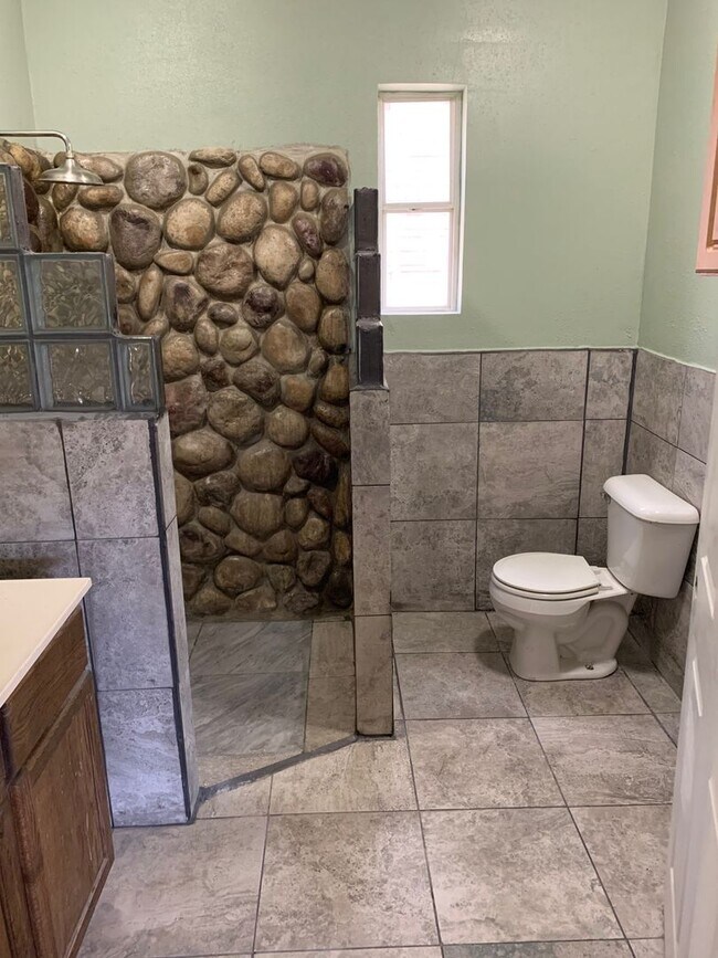 Building Photo - Newly redone 2 bedroom $650 per month