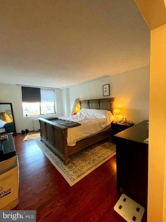 Foto del edificio - 3705 S George Mason Dr