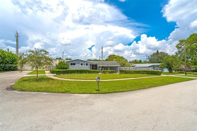 Building Photo - 9091 SW 49th St