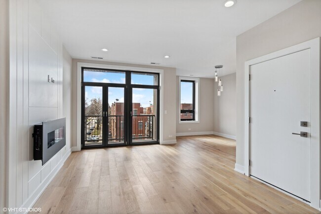 Foto del edificio - 3332 W Irving Park Rd