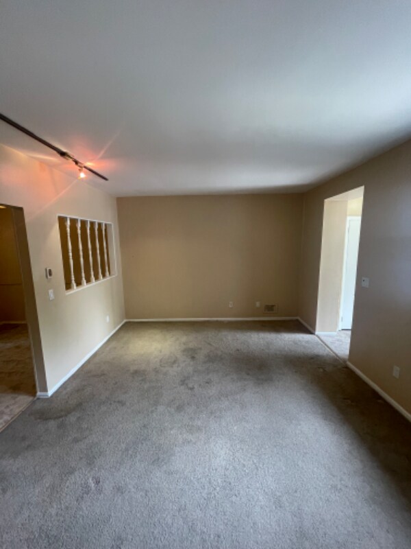 Building Photo - 22 Elissa Ln