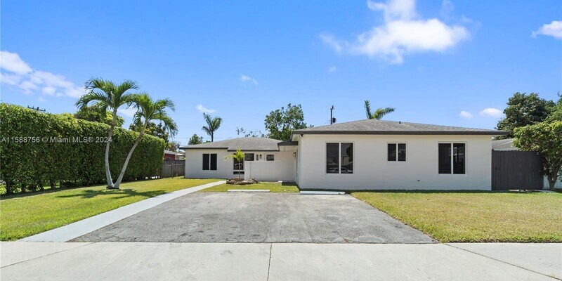 Foto principal - 19421 SW 103rd Ct