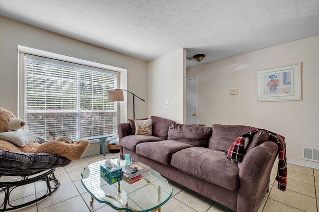 Foto del edificio - Updated Home Off Old Bainbridge Road