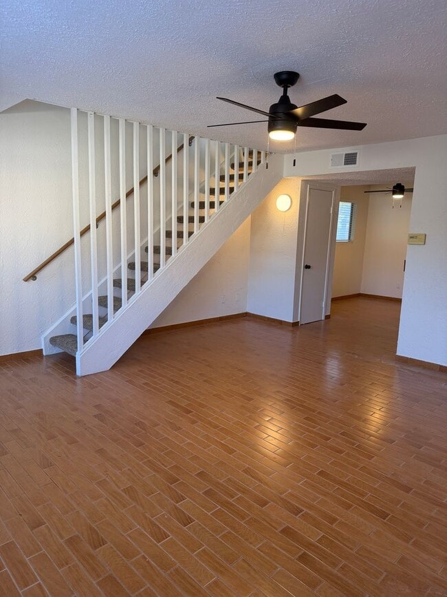 Building Photo - Spacious 3 bed / 1.5 bath townhome - La Mesa