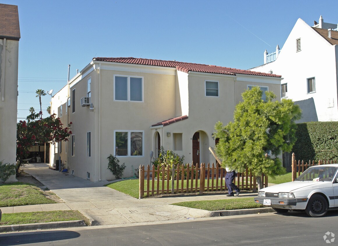 Building Photo - 1339 S Bronson Ave