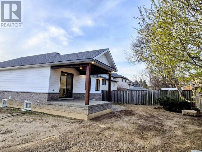 Building Photo - 115 Chesley St
