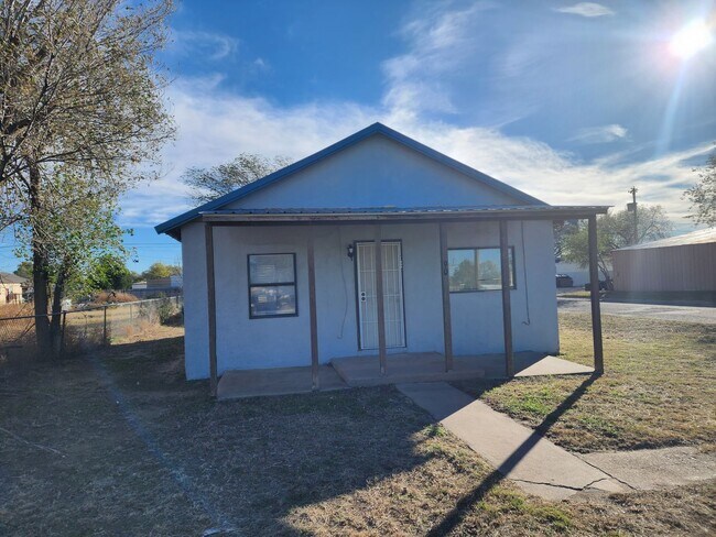 Foto del edificio - 2 bedroom / 1 bath, W/D connections