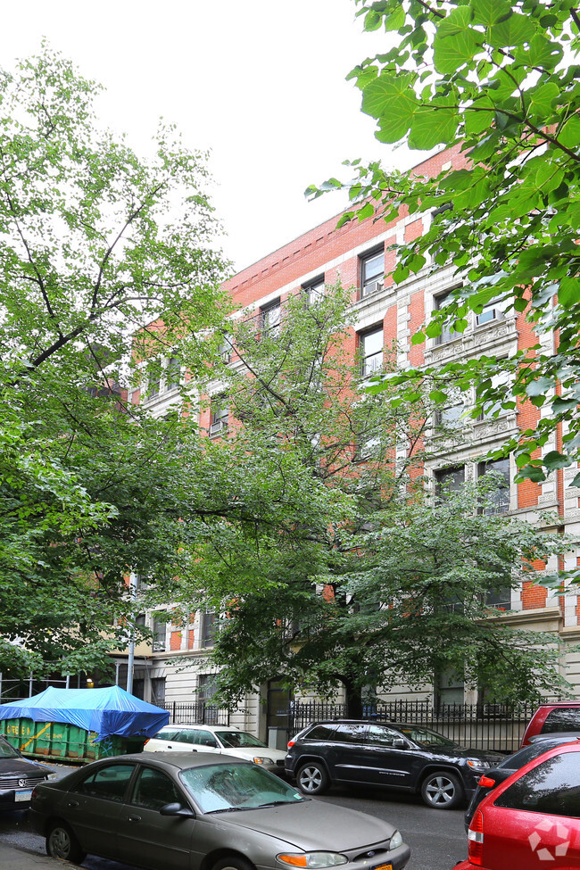Building Photo - 206 W 99th St