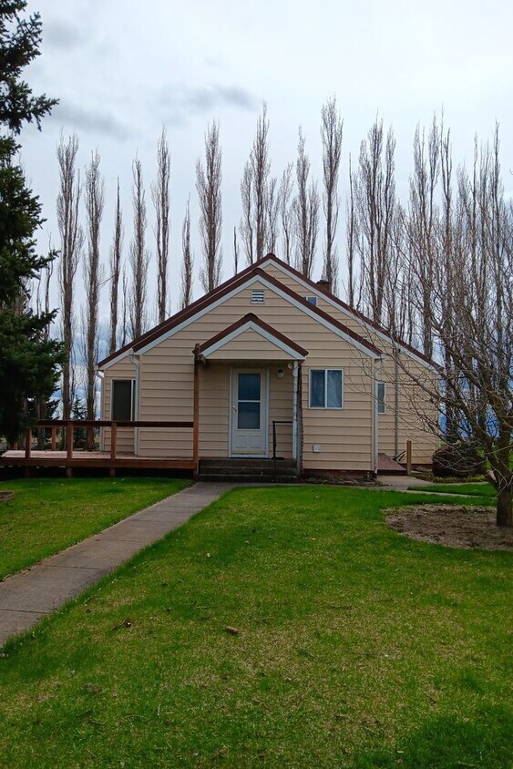 Primary Photo - Farm House on Booth Ln
