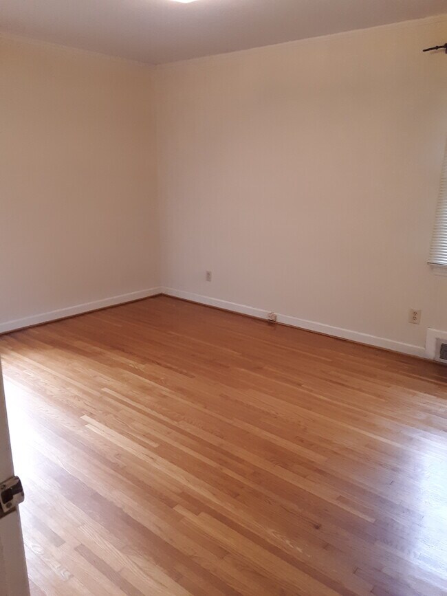 Building Photo - 5553 Wedgewood Dr