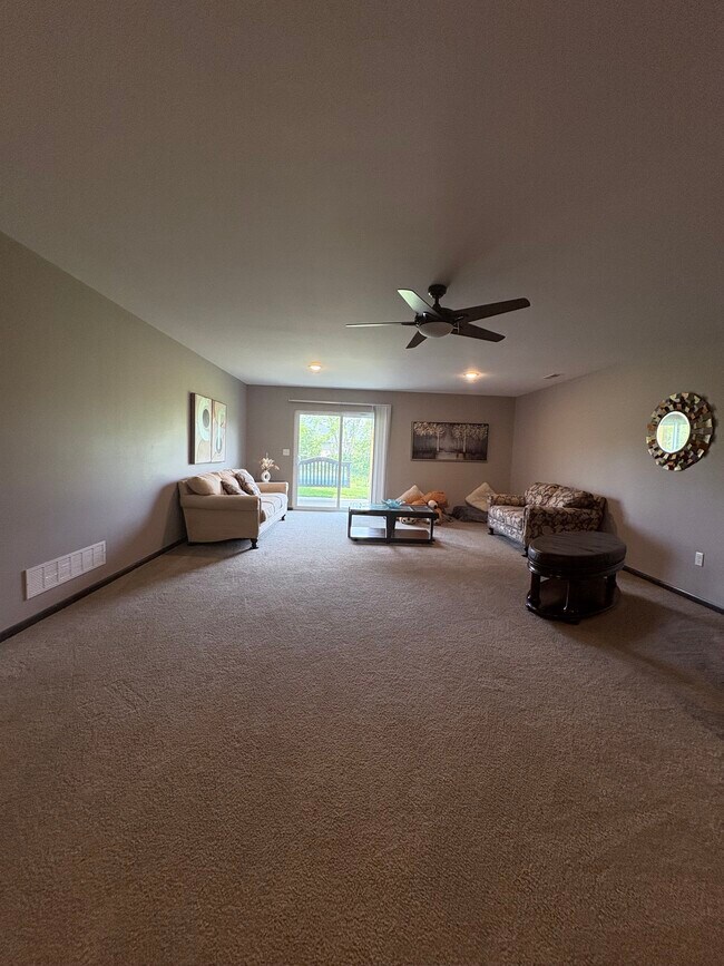 Foto del edificio - 1304 Legend Dr