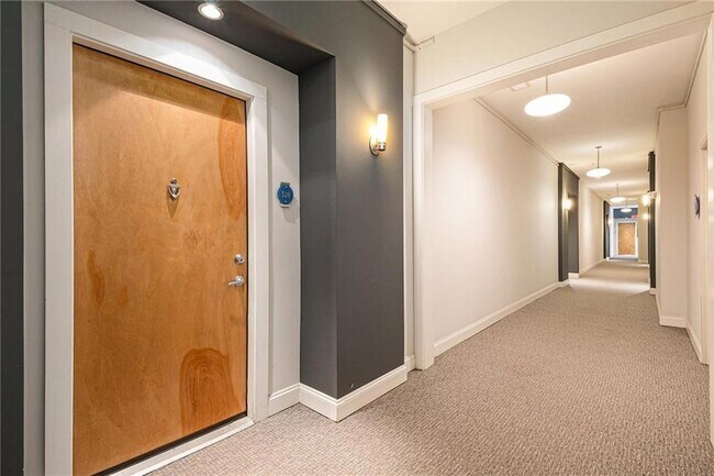 Foto del edificio - 870 Inman Vlg Pkwy NE