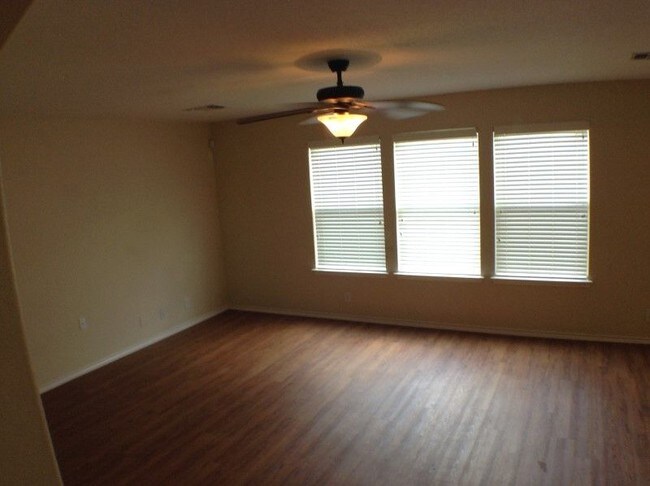 Building Photo - 105 Woodstone Pt