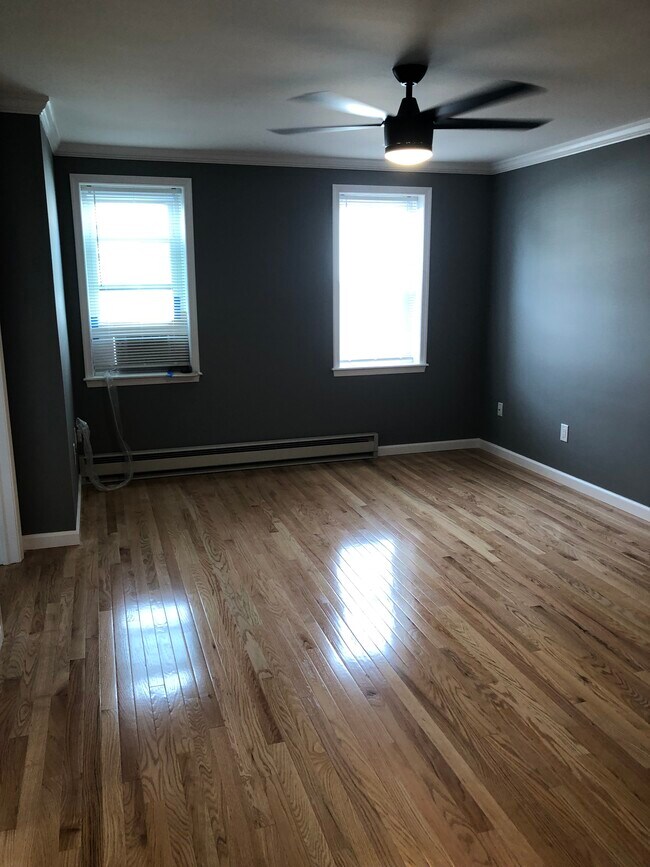 Building Photo - 208 2nd St
