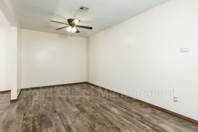 Foto del edificio - 422 N Rose Hill Rd