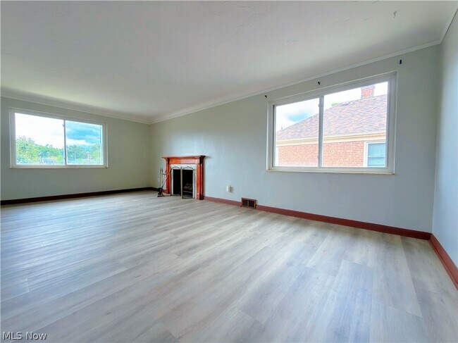 Foto del edificio - 14330 Lakewood Heights Blvd