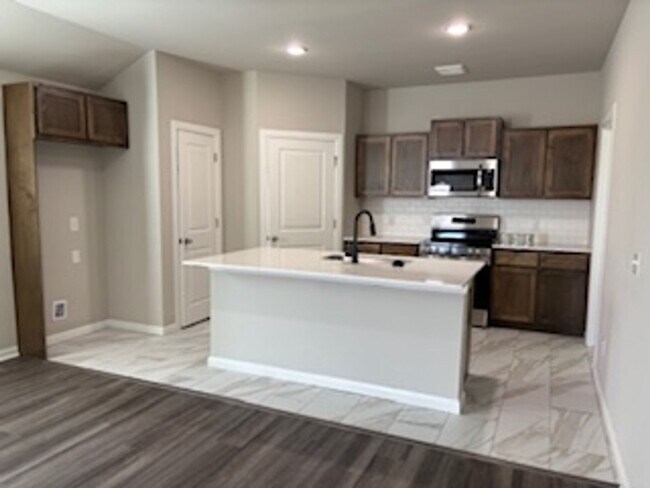 Building Photo - Beautiful New Home!