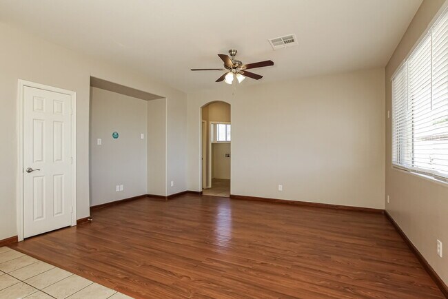 Foto del edificio - 1925 N 110th Ave