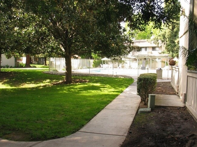 Building Photo - 4112 Murray Common