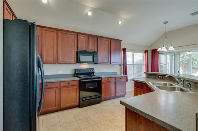 Foto del edificio - 3816 Denridge Ln