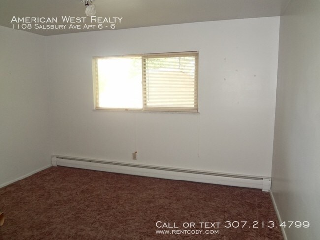 Building Photo - Upstairs apartment, utilities included!