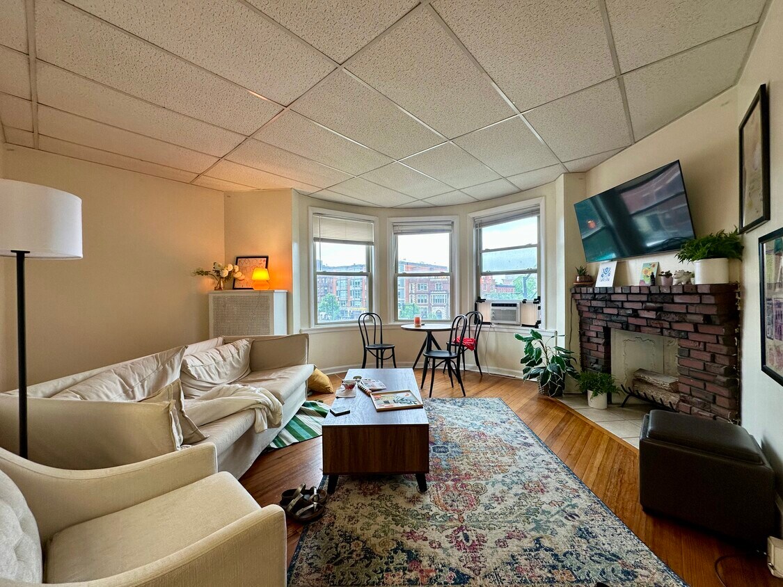 Foto principal - 903 Beacon St