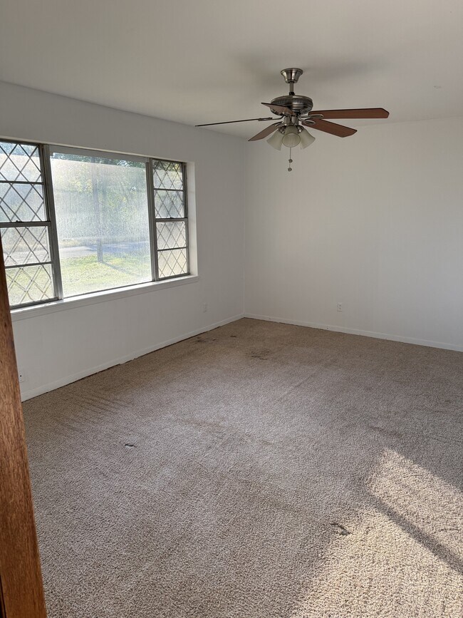 Foto del edificio - 915 N Spring St