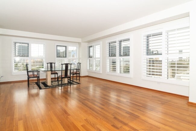 Building Photo - Spacious Condo, Exclusive Building - Honolulu