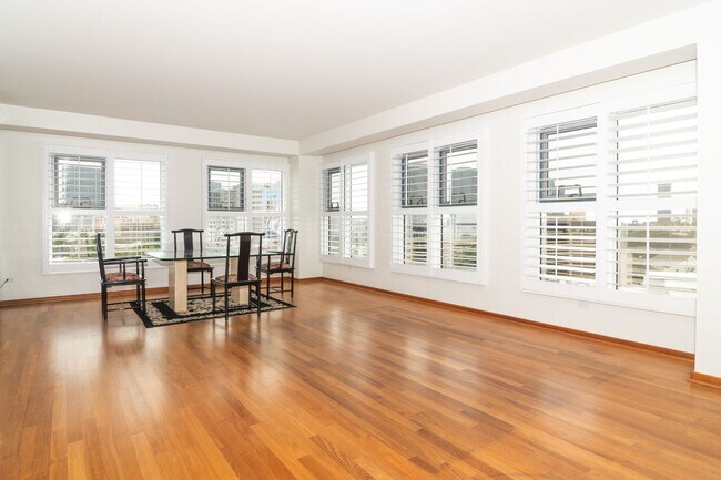 Foto del edificio - Spacious Condo in the Heart of Honolulu