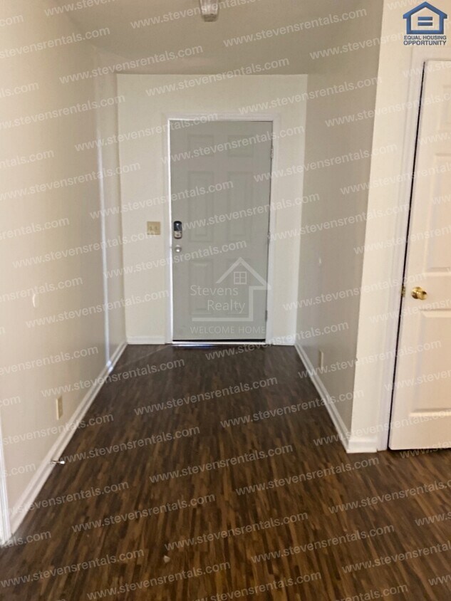 Primary Photo - Elegant Apartment at an Affordable Rate