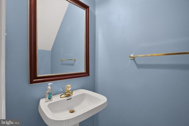 Foto del edificio - 16801 Old Field Ln