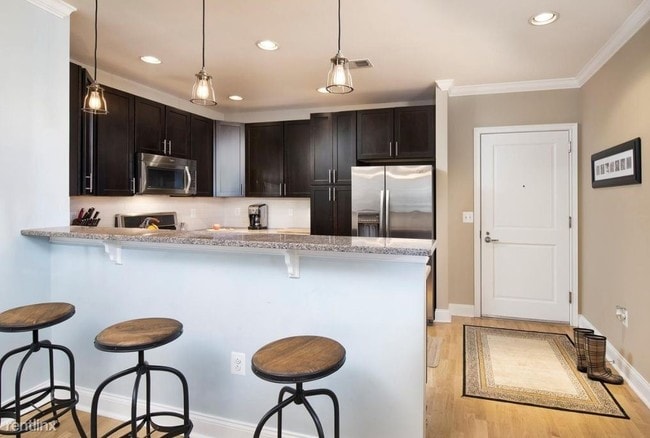 Building Photo - 1 br, 1.5 bath Condo - 700 Commodore Ct