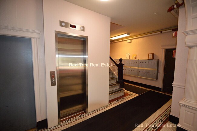 Building Photo - 46 Westland Ave