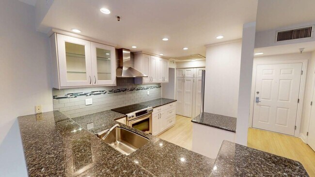 Foto del edificio - Upgraded 2bd/2Ba Mariana District Condo - Pet Friendly!