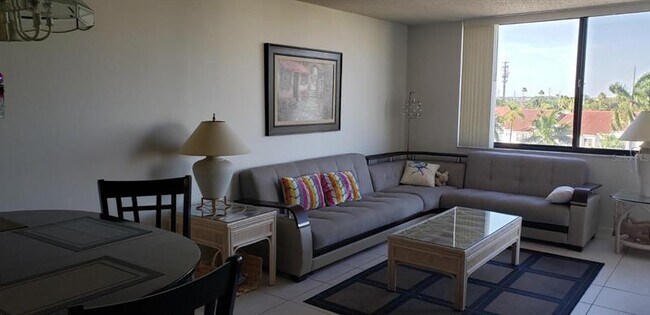Building Photo - 6357 Bahia Del Mar Blvd S